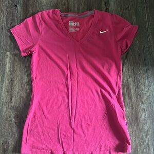 ❤️ EUC Women’s Nike Dri-Fit Workout shirt